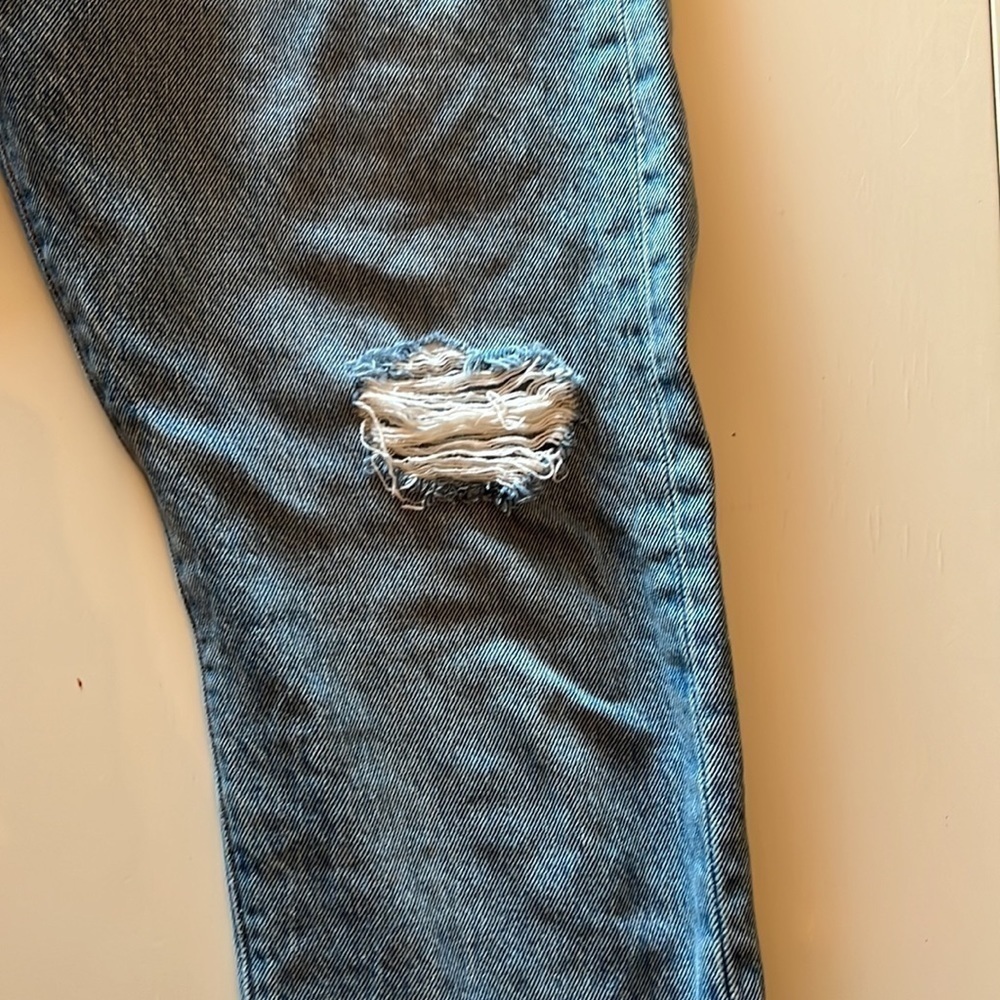 Levi’s Women’s Distressed Skinny Jeans - Picture 3 of 12